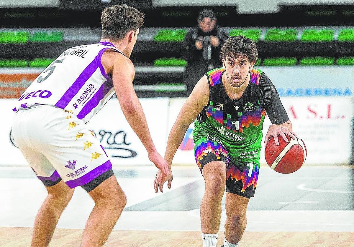 Pablo Rodrigo, con el Cáceres ante el Valladolid.