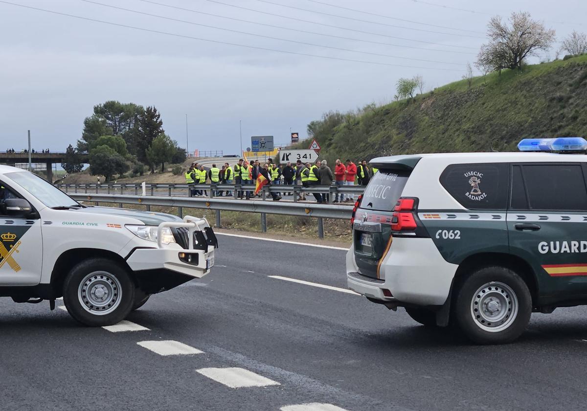 Fotos | Los manifestantes retoman este viernes sus protestas con cortes de carreteras