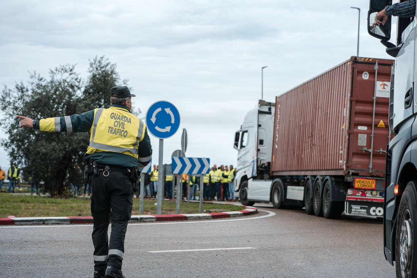 Retenciones en la A-5, a la altura de Mérida, por el corte de vía en Carija.