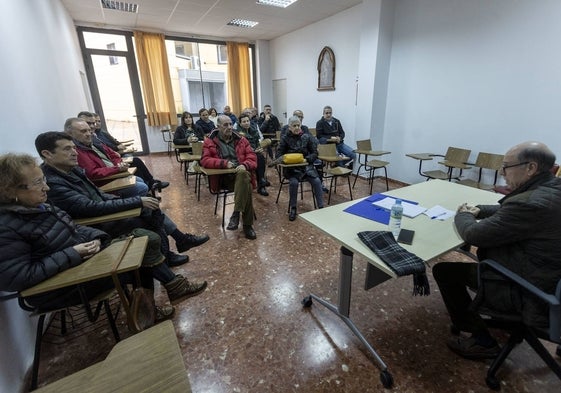 Asamblea vecinal para tratar el problema del agua este domingo en el centro parroquial.