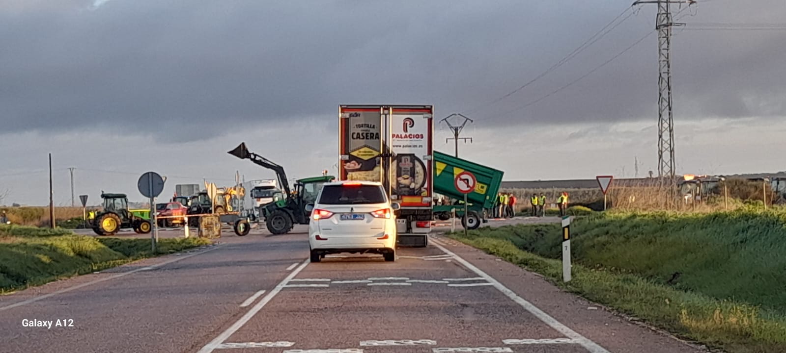 Cortes de carreteras extremeñas este lunes, en imágenes