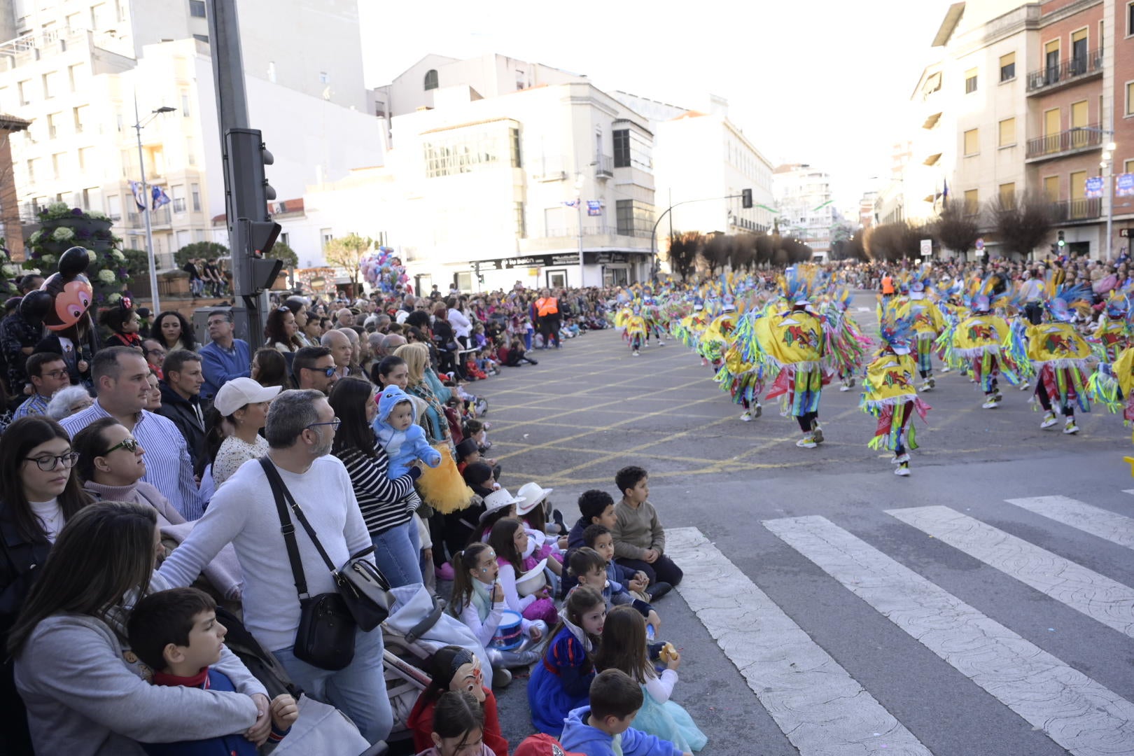 Las mejores imágenes del colorido desfile infantil del Carnaval de Badajoz 2024 (I)