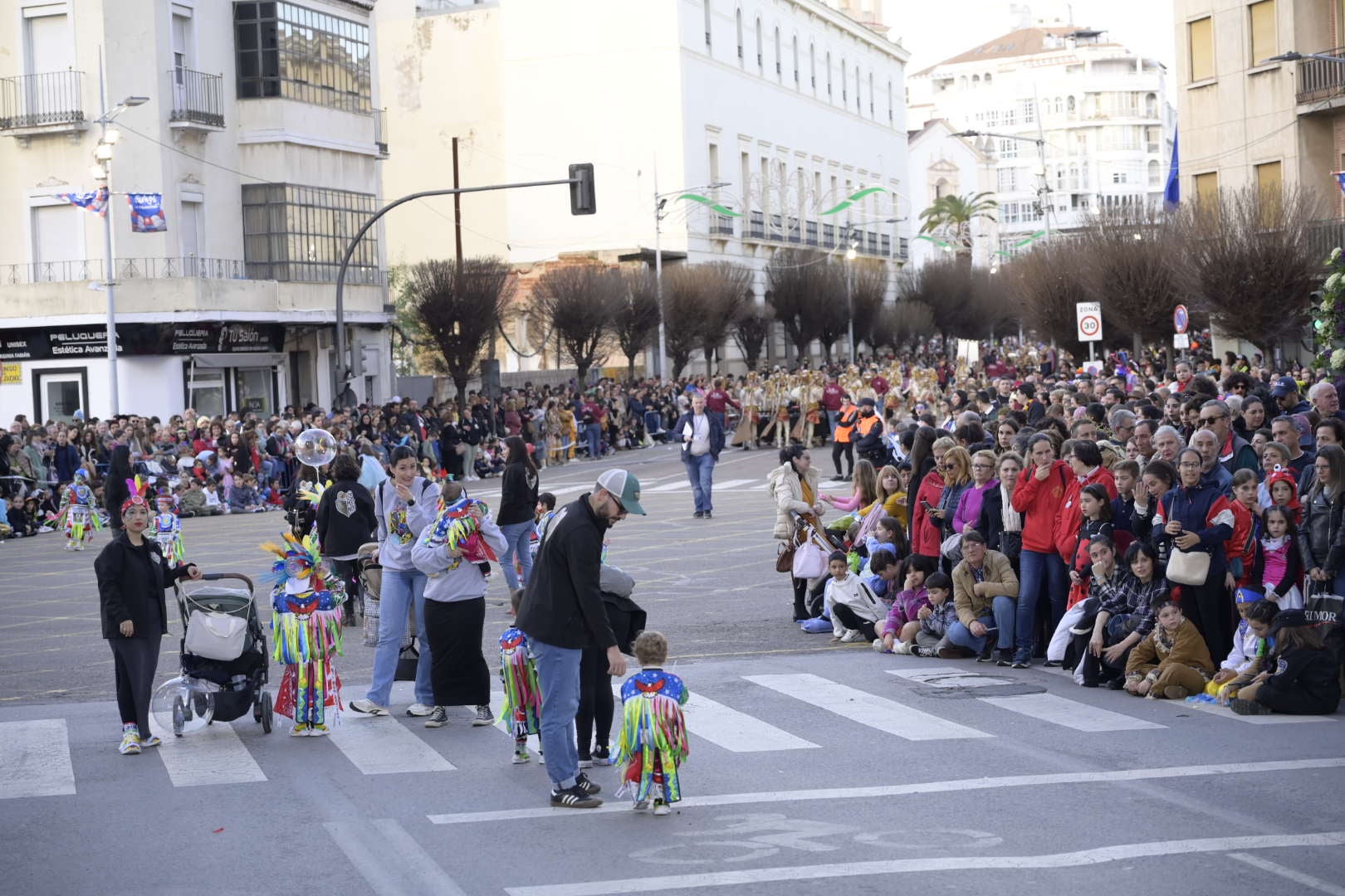 Las mejores imágenes del colorido desfile infantil del Carnaval de Badajoz 2024 (I)