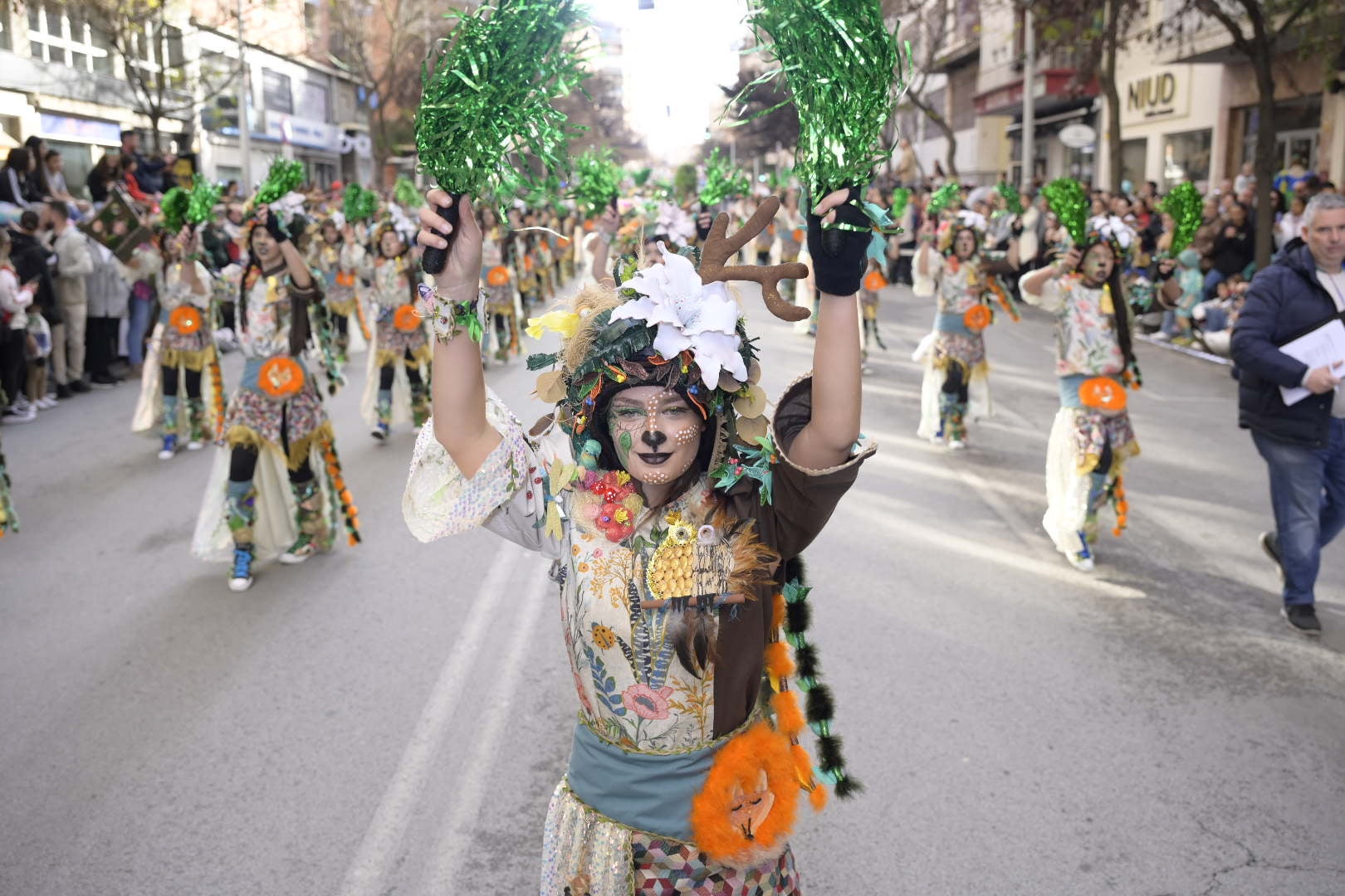 Las mejores imágenes del colorido desfile infantil del Carnaval de Badajoz 2024 (II)