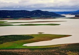 Embalse de Cijara, la primera presa que retiene al Guadiana a su entrada en Extremadura.