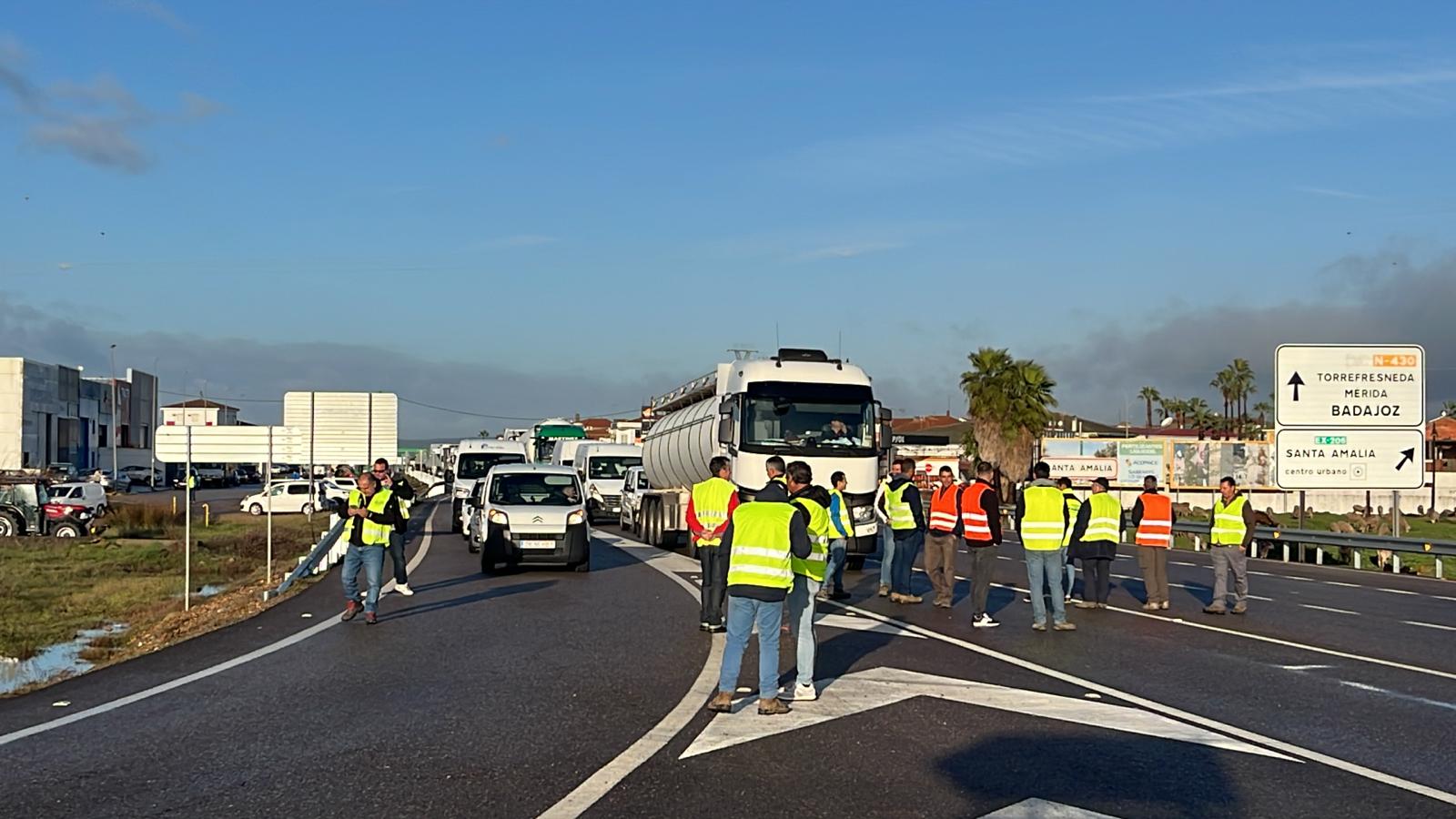 Corte este lunes por la mañana de la N-430 a la altura de Santa Amalia. 