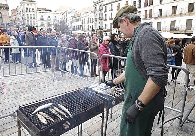 Colas para probar las sardinas.