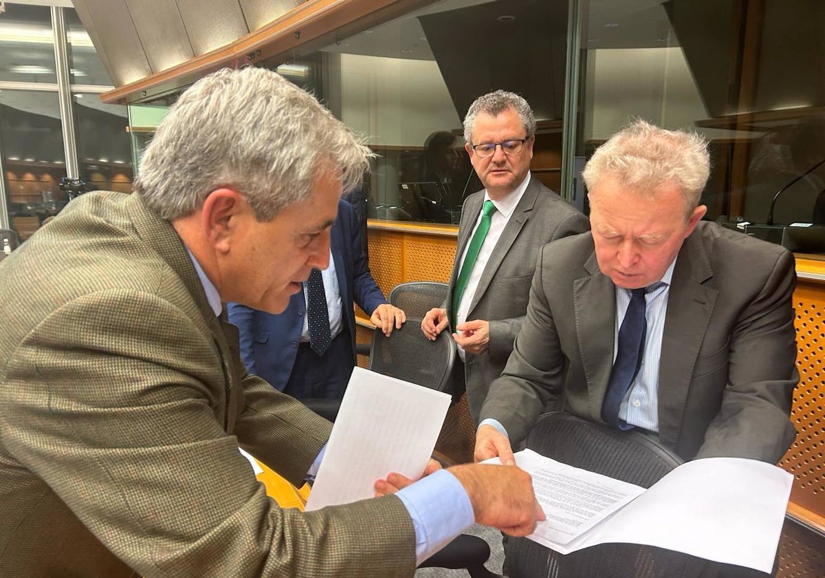 Ignacio Higuero, consejero de Gestión Forestal y Mundo Rural, esta mañana con Janusz Wojciechowski