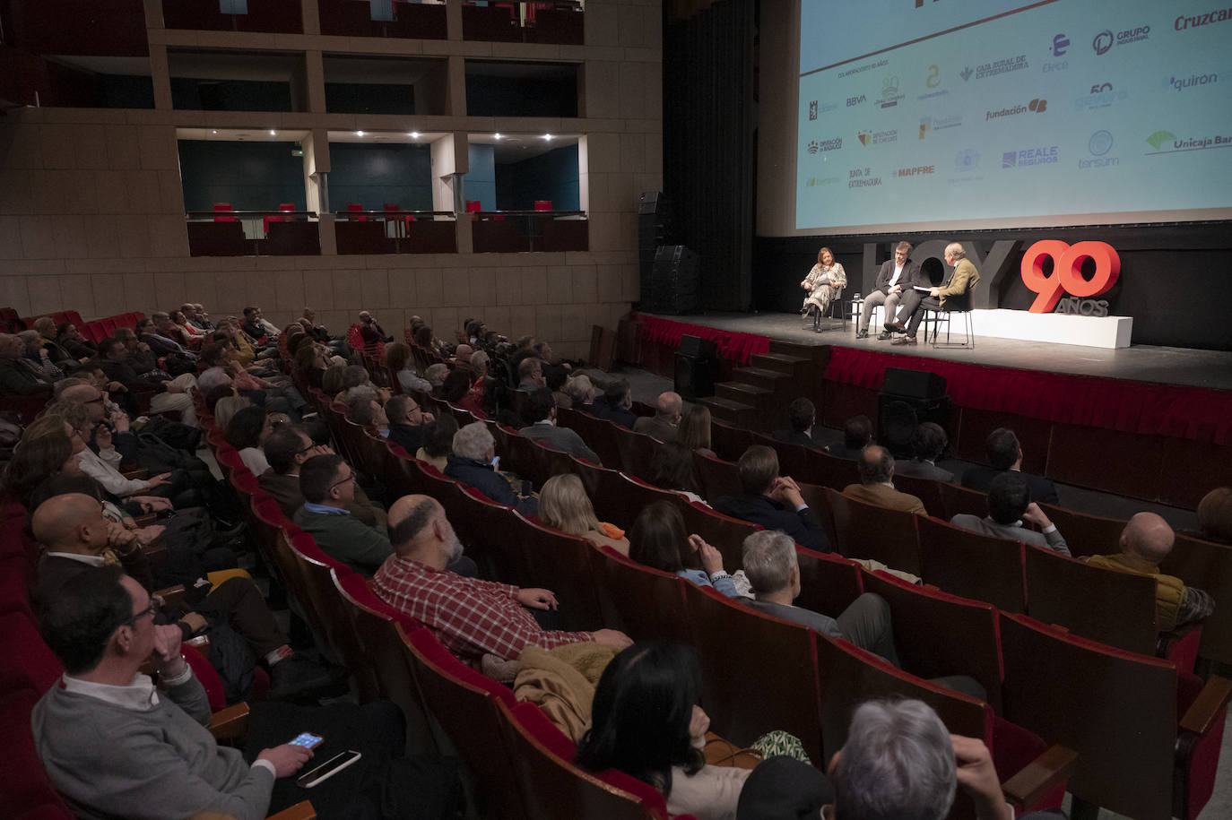 Javier Cercas protaginiza el acto del 90 aniversario de HOY