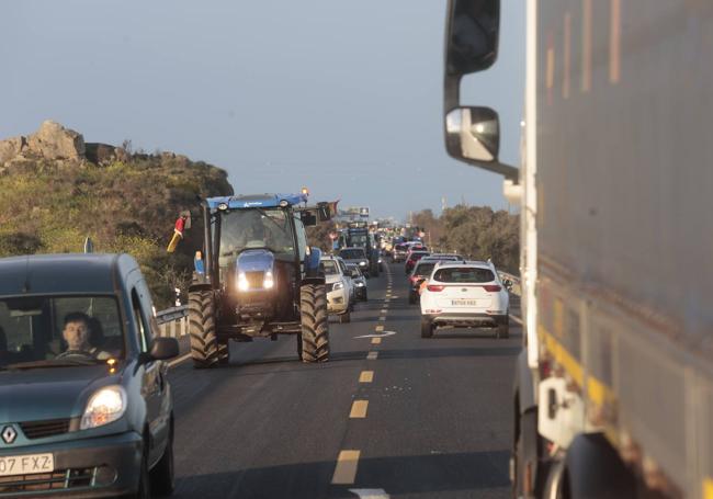 Retenciones en la carretera N-521 entre Cáceres y Malpartida de Cáceres, este miércoles.