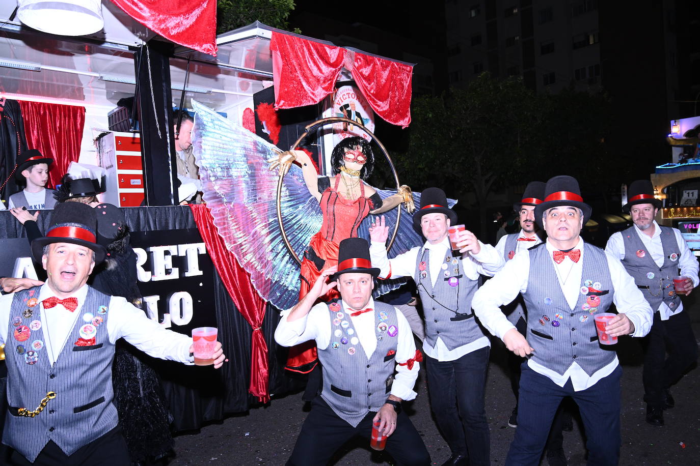 Las mejores imágenes de los grupos participantes en el desfile del Carnaval de Badajoz
