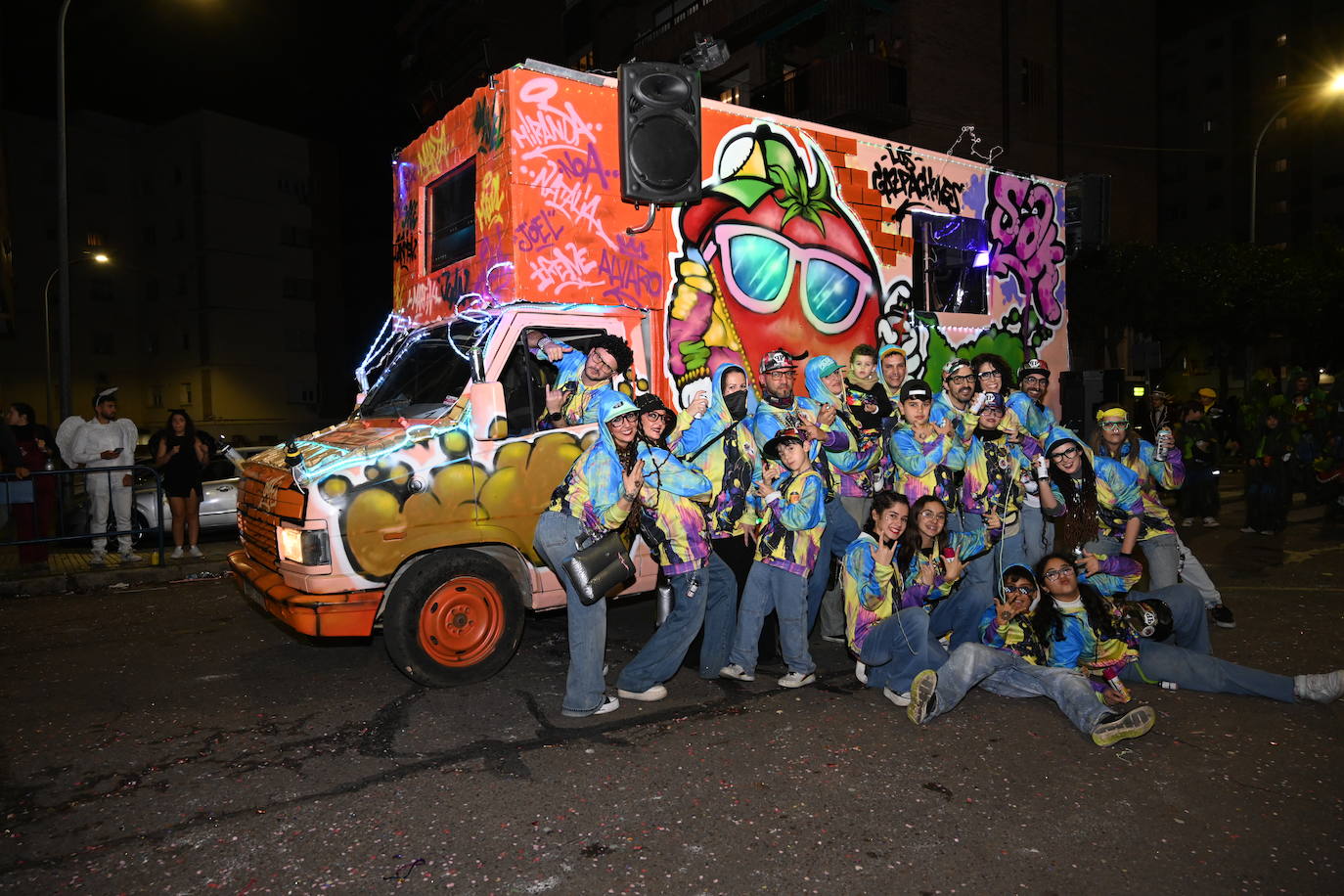 Las mejores imágenes de los grupos participantes en el desfile del Carnaval de Badajoz