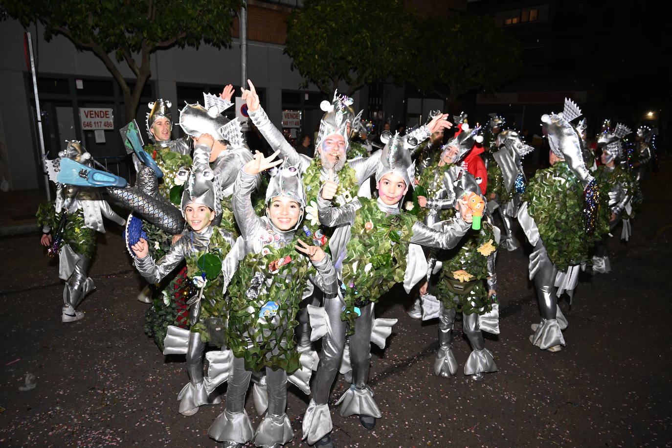 Las mejores imágenes de los grupos participantes en el desfile del Carnaval de Badajoz