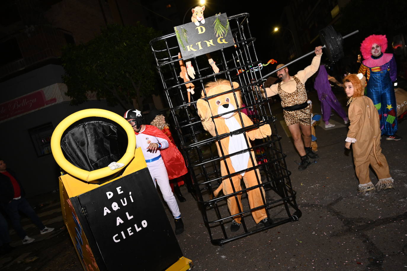 Las mejores imágenes de los grupos participantes en el desfile del Carnaval de Badajoz