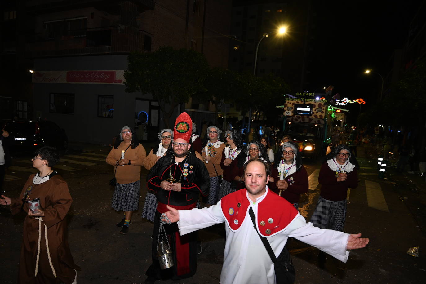 Las mejores imágenes de los grupos participantes en el desfile del Carnaval de Badajoz