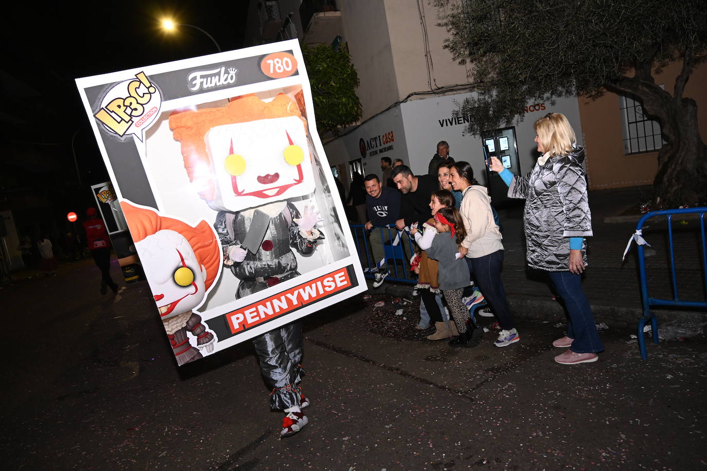 Las mejores imágenes de los grupos participantes en el desfile del Carnaval de Badajoz