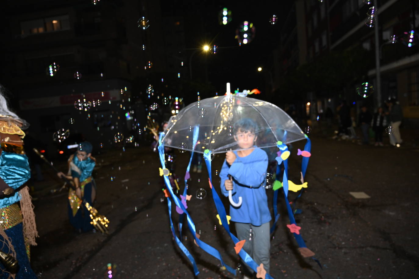 Las mejores imágenes de los grupos participantes en el desfile del Carnaval de Badajoz