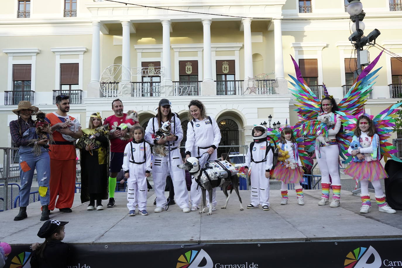 Las mejores imágenes del concurso de disfraces de mascotas del Carnaval de Badajoz