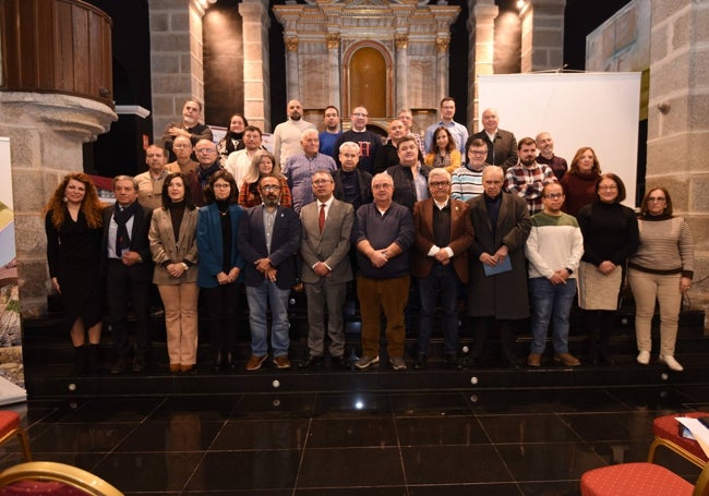 Representantes de Extremadura y Portugal, el mes pasado en San Martín de Trevejo.