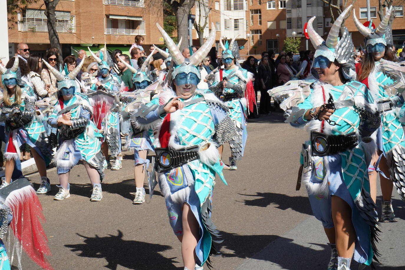 Las mejores imágenes del Desfile despedida del Carnaval de Badajoz 2024 (II)