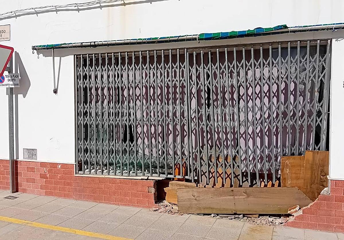 Estado en que quedó la fachada tras el accidente.