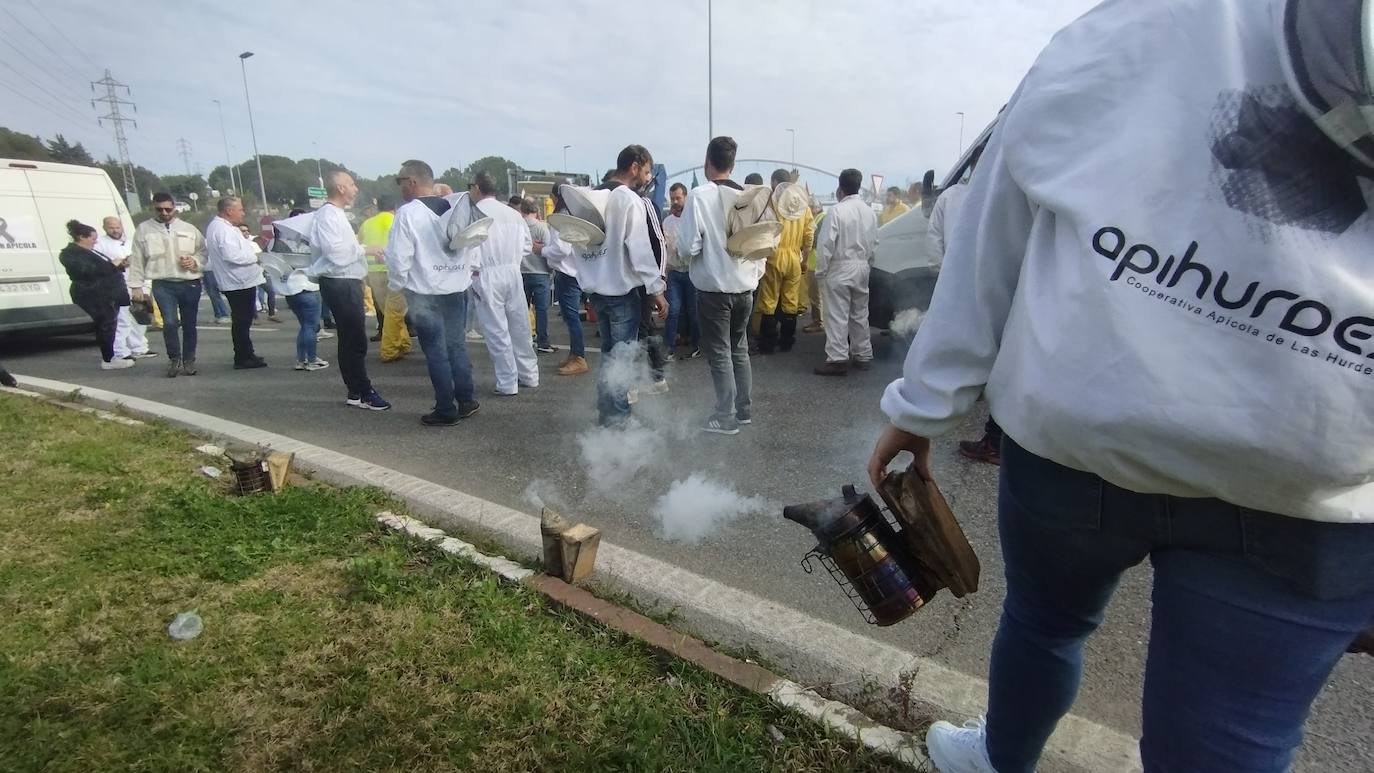 Cortes en las rotondas de la capital cacereña.