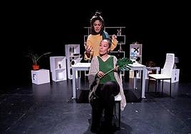 La Sala Trajano de Mérida programa un montaje que revisa con ironía el papel de la mujer a lo largo de la historia