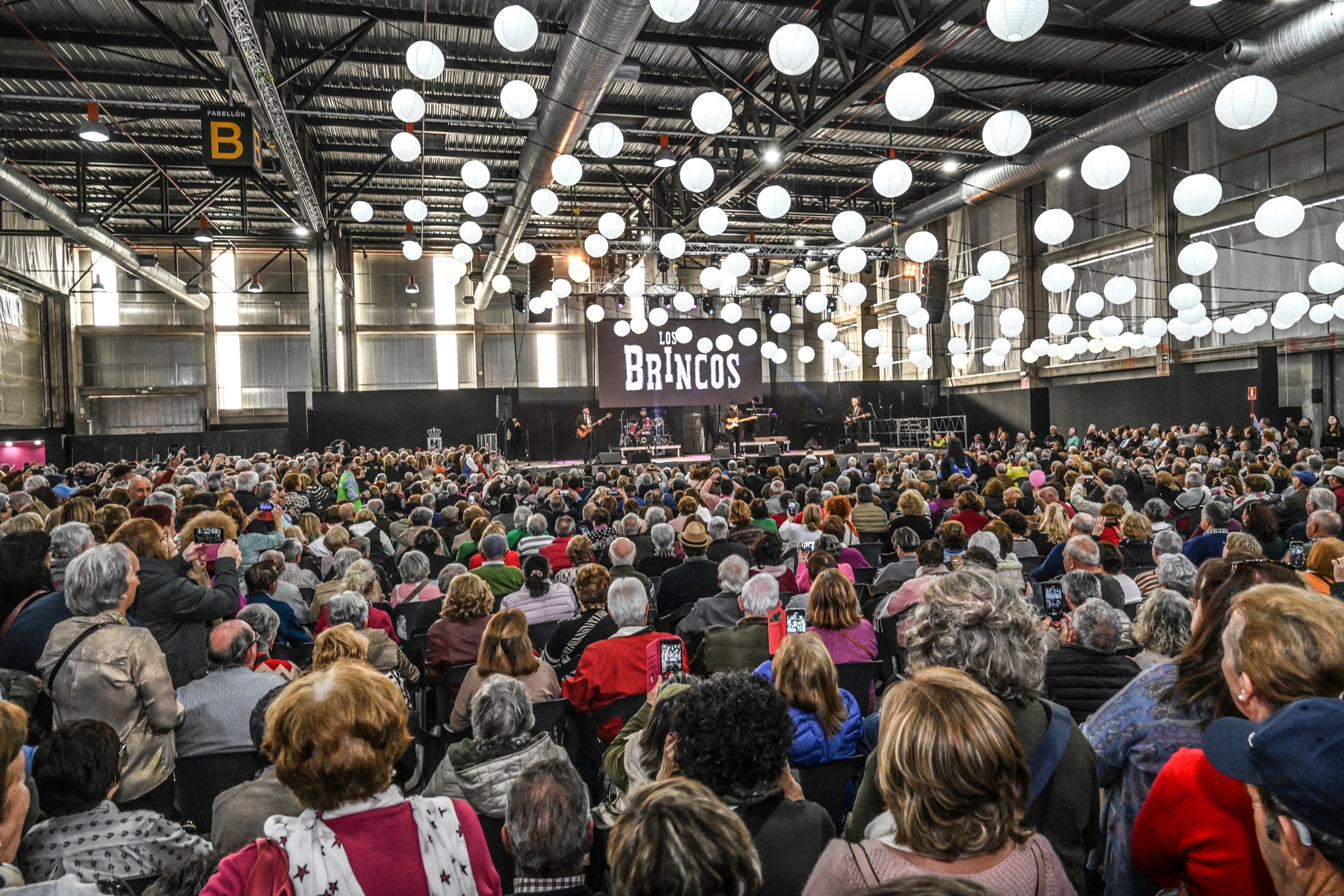 El concierto de Los Brincos en la Feria de los Mayores, en imágenes