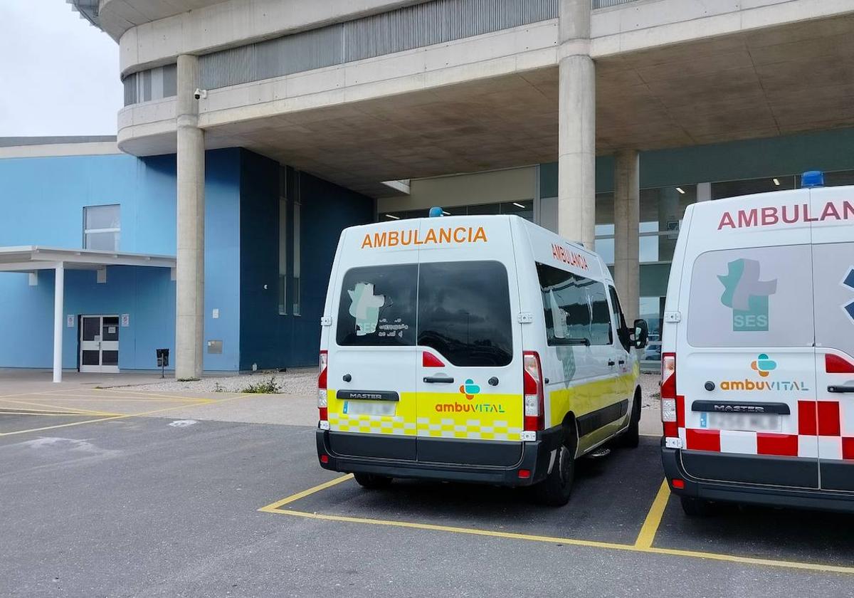 Un nuevo acceso para ambulancias en el Universitario de Cáceres facilita más privacidad y seguridad