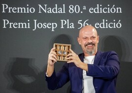 El escritor César Pérez Gellida que hoy presenta en Badajoz su novela 'Bajo la tierra seca'.