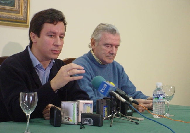 Con Carlos Floriano (PP), en febrero del año 2002.