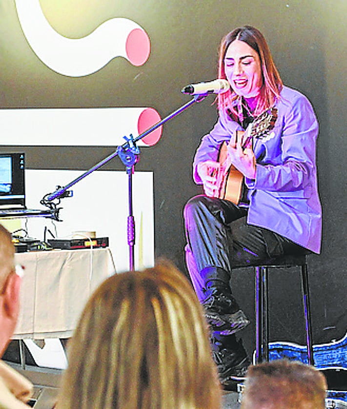 Imagen secundaria 2 - Folklore extremeño en los colegios