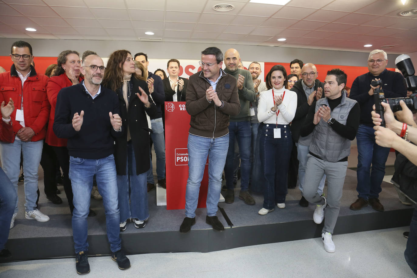 Primeras imágenes tras conocer el resultado de las primarias del PSOE extremeño