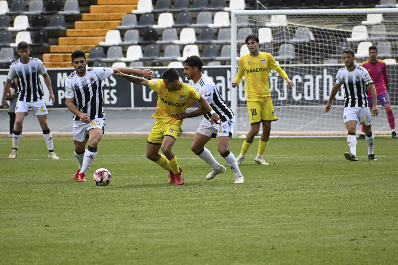 Las mejores imágenes del encuentro entre el CD Badajoz-Navalcarnero