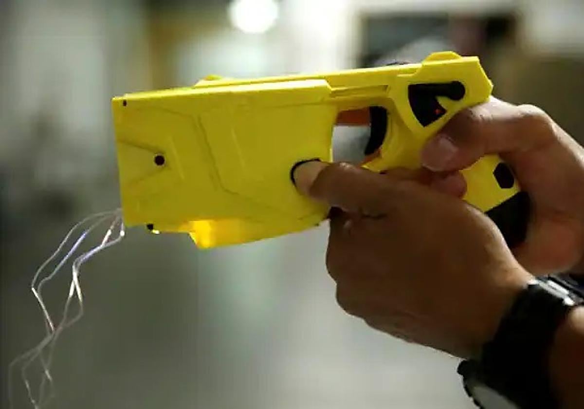 Imagen de archivo de una pistola eléctrica tipo táser.