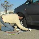 Cómo poner las cadenas para la nieve en las ruedas del coche