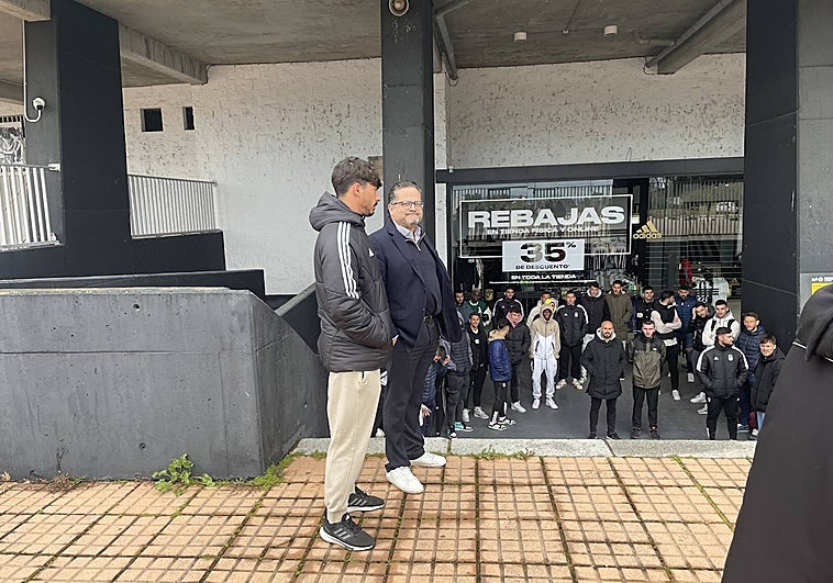 Miguel Leyva junto a Carlos Cordero en el Nuevo Vivero antes de reunirse con los jugadores.