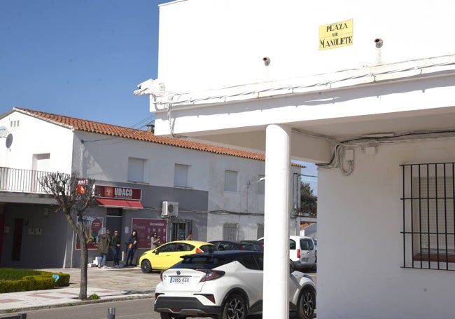 Plaza de Manolete, uno de los lugares de referencia del pueblo situado en el Valle del Alagón.