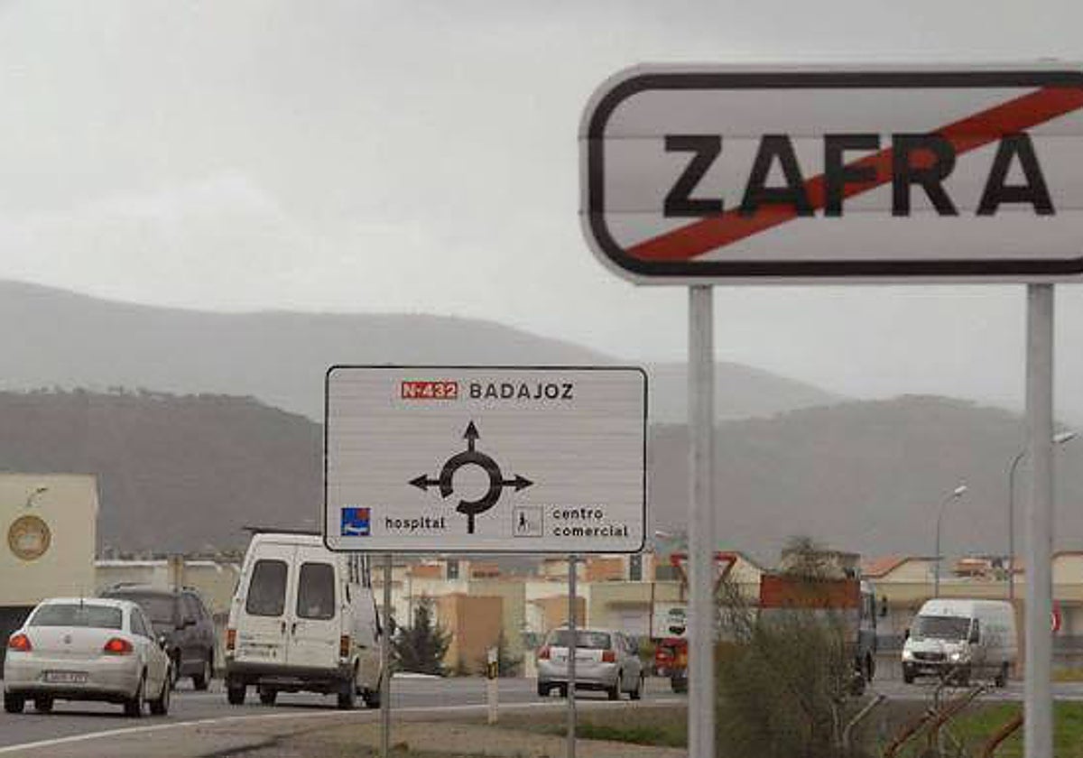 N-432 a su paso por Zafra, punto hasta el que llegaría la nueva autovía en una primera fase.