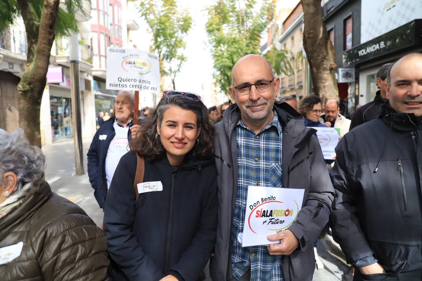 Más de 500 personas se manifiestan a favor de la fusión de Don Benito y Villanueva