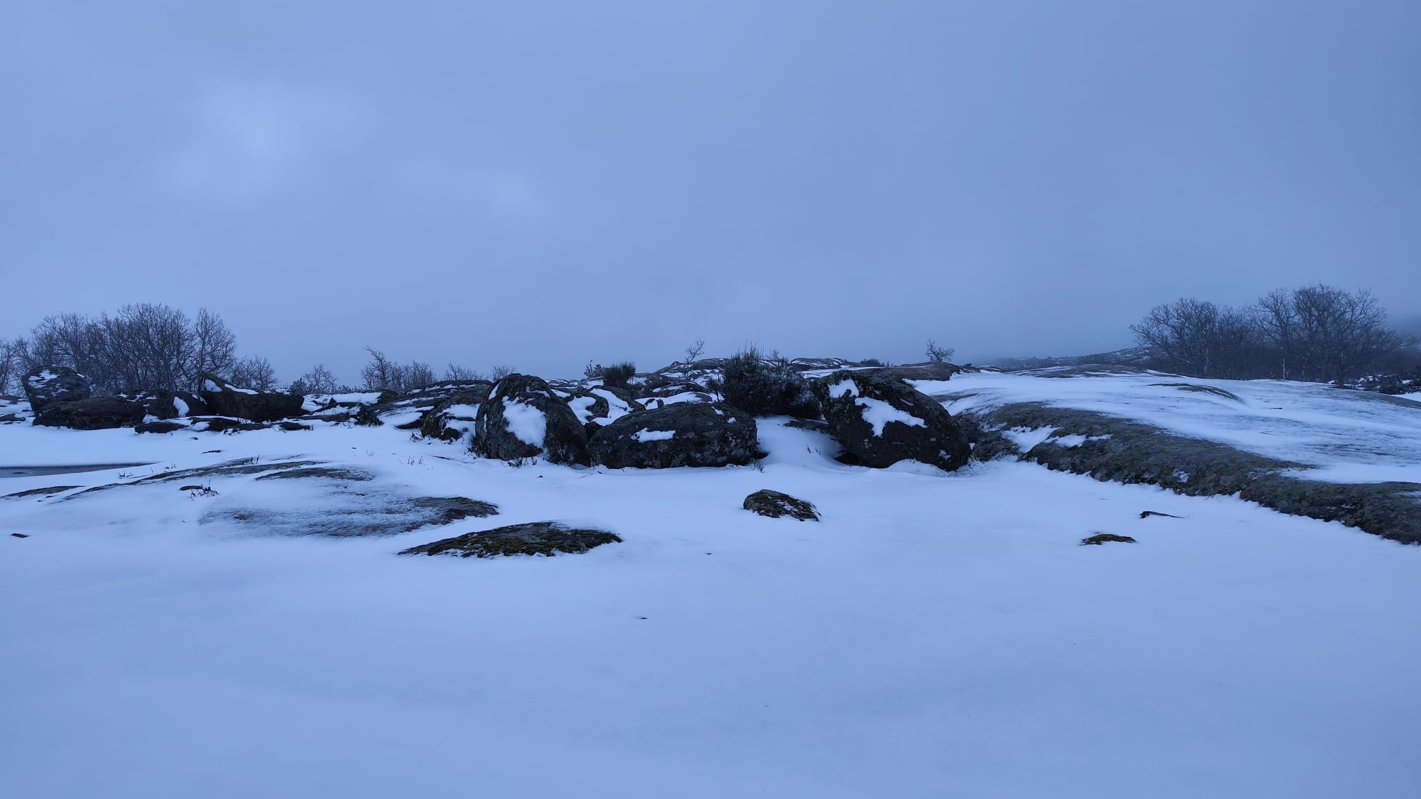 La nieve se ha acumulado en Piornal, unos 5 centímetros, y en los alrededores el espesor podría llegar a los 10 centímetros.