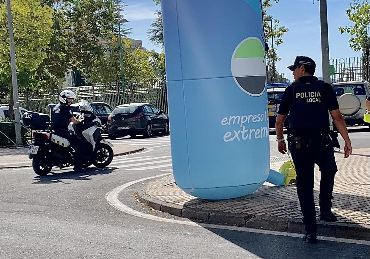 Agentes de la Policía Local durante un servicio con las nuevas motos ya operativas.