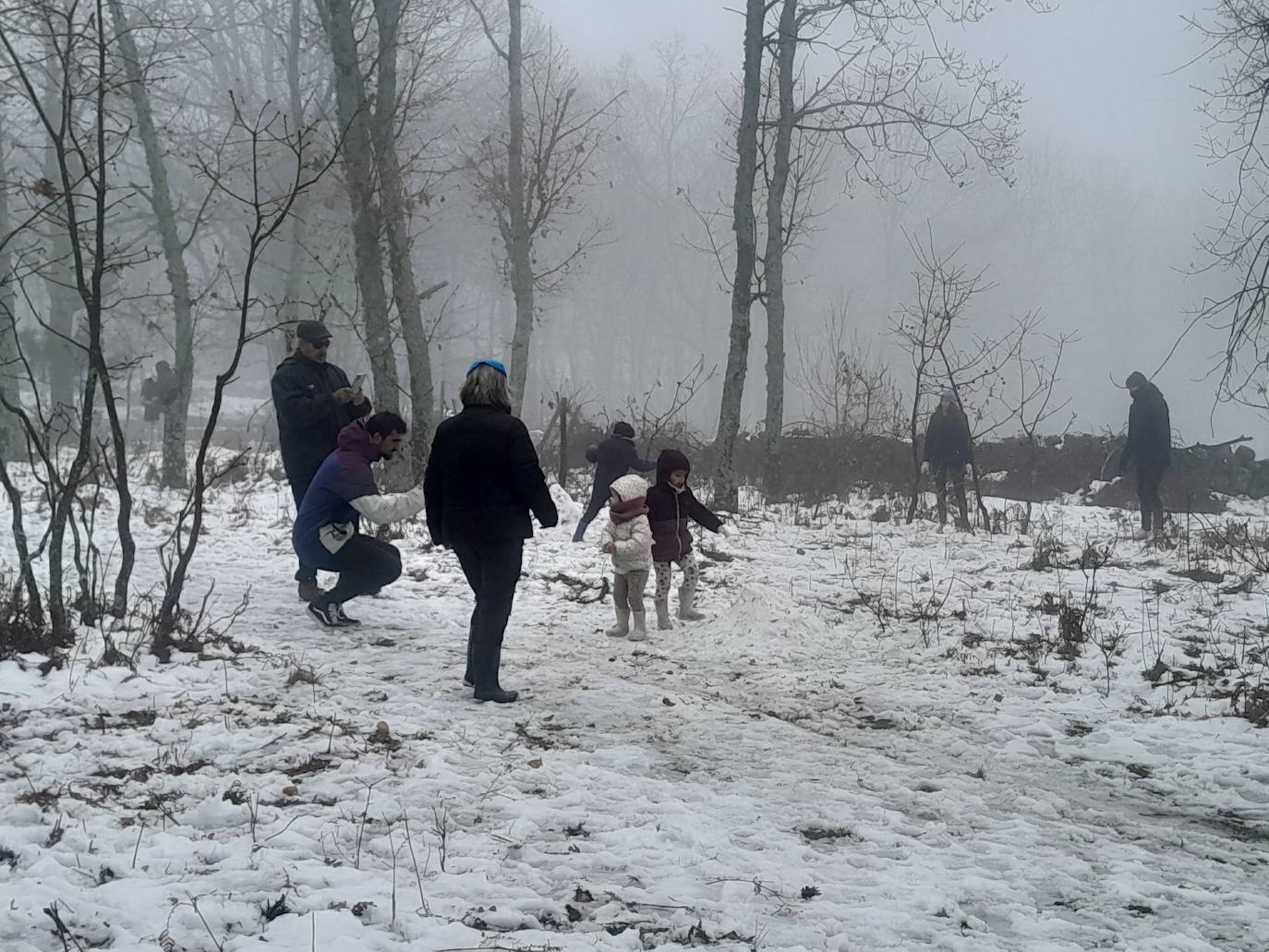 Fotos | Los extremeños aprovechan el domingo para disfrutar de la nieve