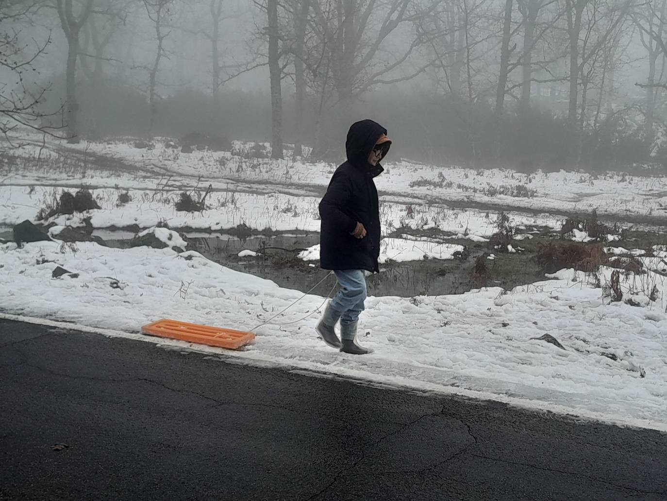 Fotos | Los extremeños aprovechan el domingo para disfrutar de la nieve
