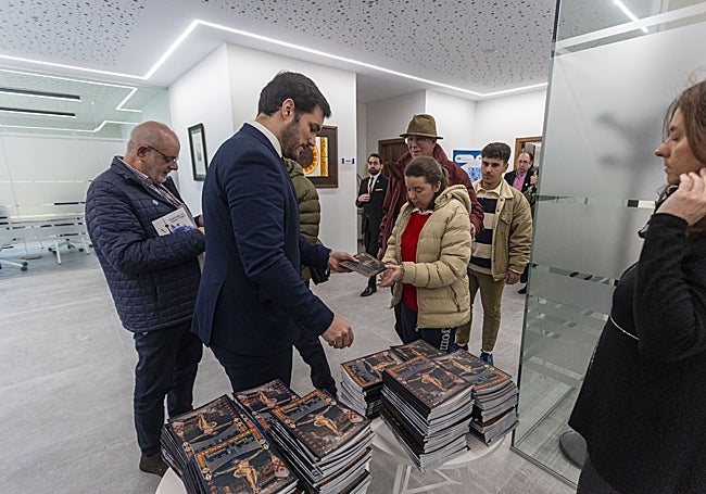 Distribución de guías. Se han editado 10.000 ejemplares.