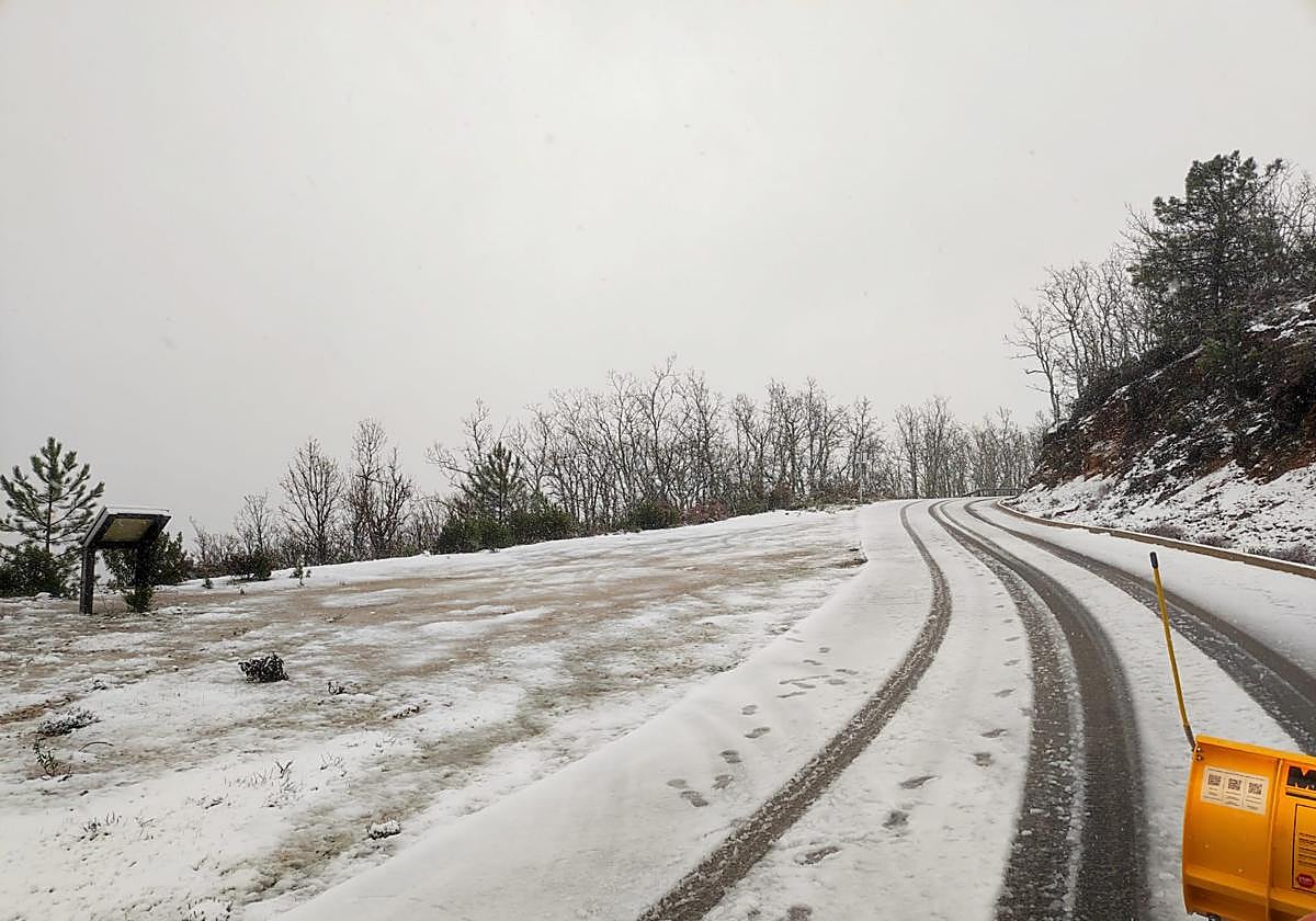 Reabierta la carretera al Pico Villuercas, la única cerrada aún por la nieve