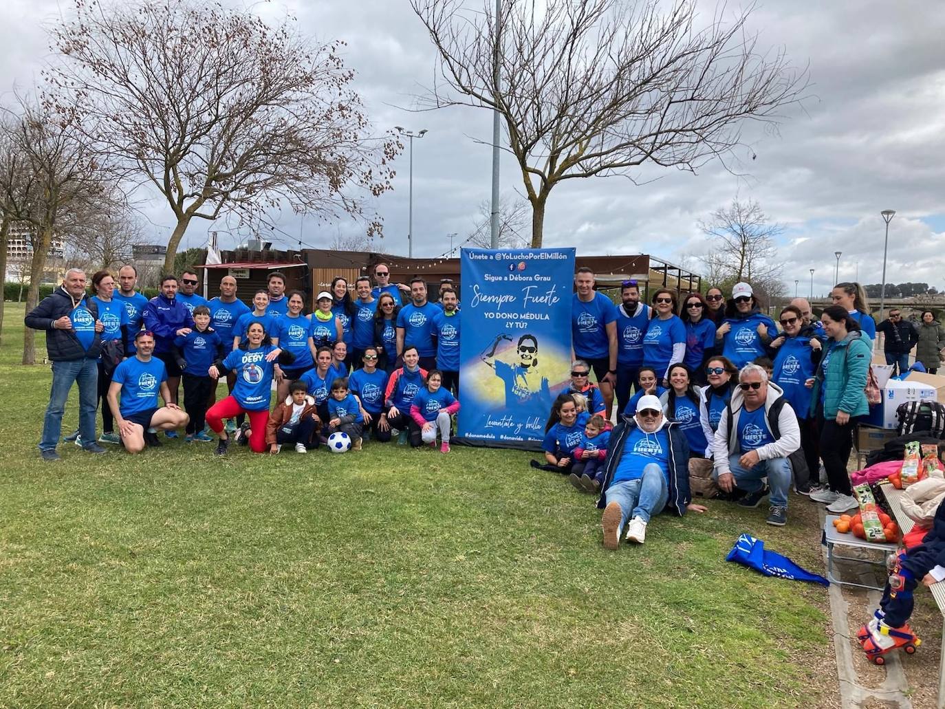 Imagen principal - El Síndrome de Down cierra el Carnaval de Badajoz