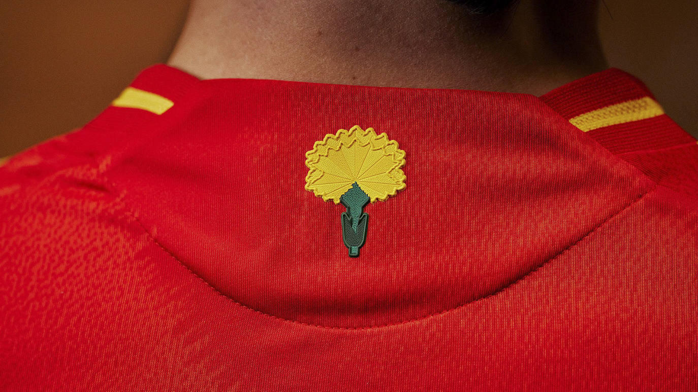 Clavel en la camiseta de la selección española para la Eurocopa 2024.