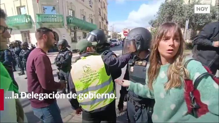 Alrededor de doscientos agricultores se reúnen para protestar en las calles de Badajoz