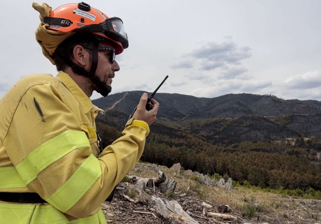 Los sistemas de comunicación son cada vez más importantes en el operativo contra el fuego en el monte.